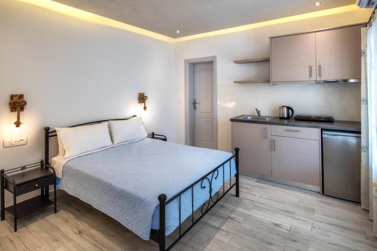 Eleftheria 公寓式飯店 Perivolos (Santorini)